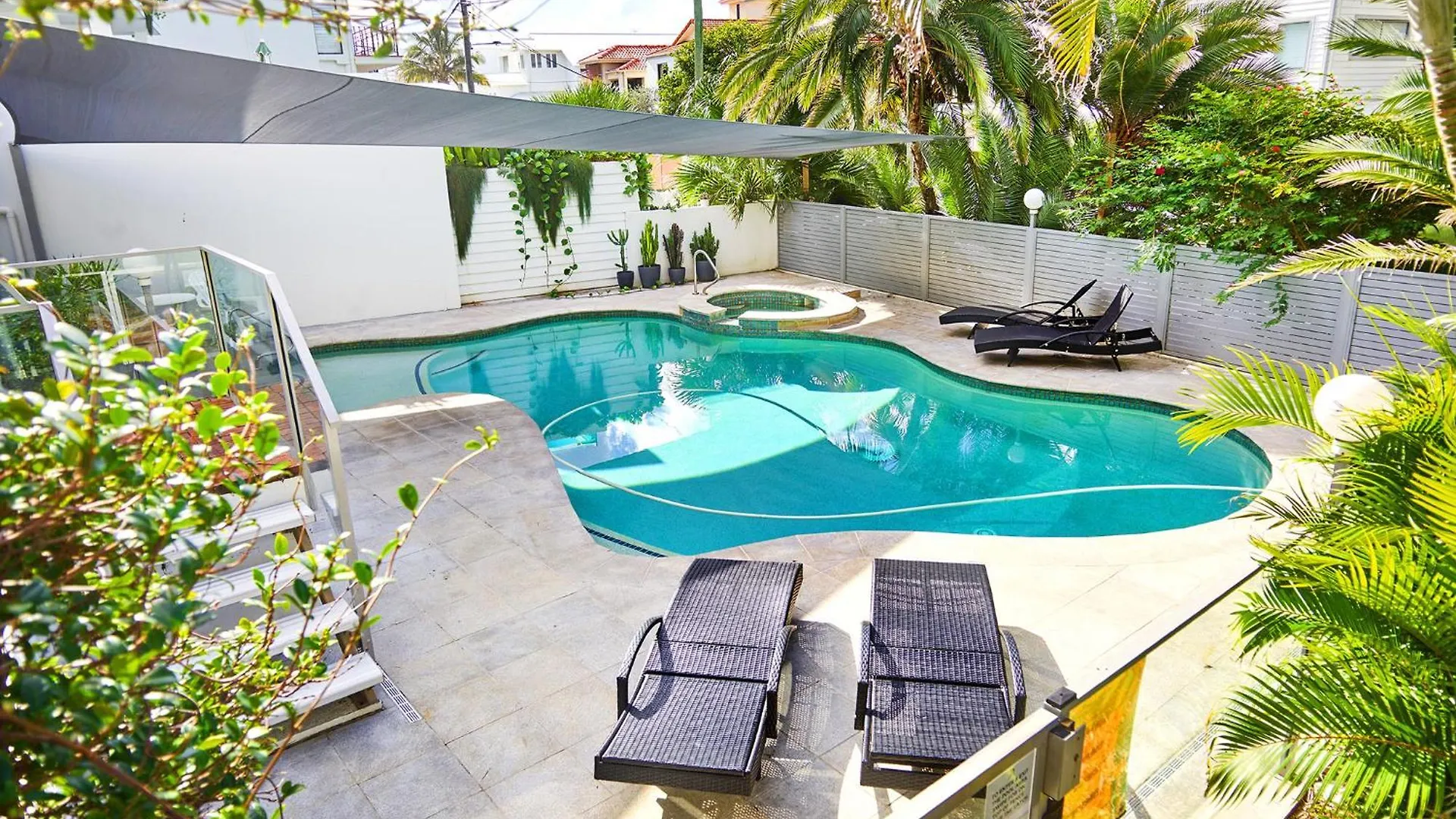 Palm Beach Side 2 Bedroom Apartment Gold Coast