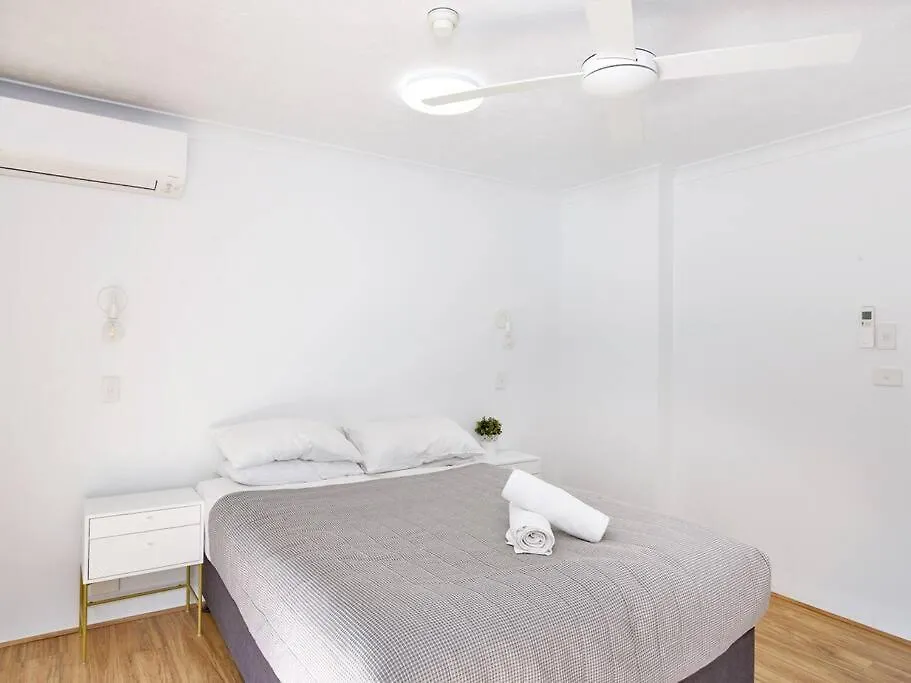 Palm Beach Side 2 Bedroom Apartment Gold Coast